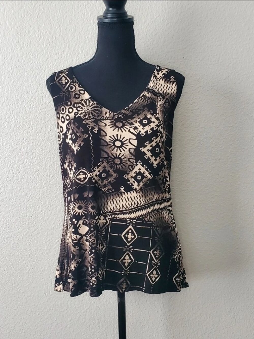 Chicos Travelers Sleeveless V-neck Aztec Size: 2